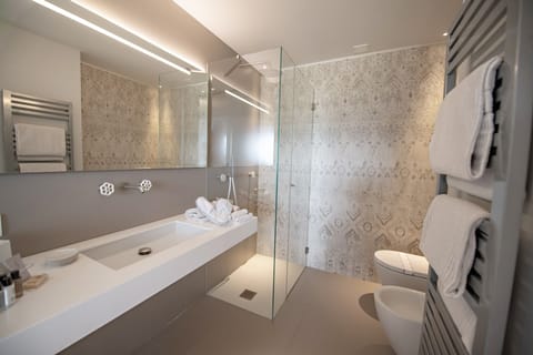 Junior Suite, Garden View (Catria) | Down comforters, pillowtop beds, in-room safe, individually decorated