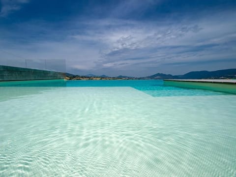 Seasonal outdoor pool, pool umbrellas, sun loungers