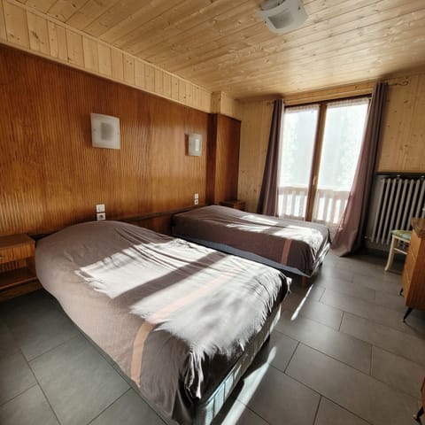 Economy Double or Twin Room, Non Smoking, Mountain View | Hypo-allergenic bedding, desk, free WiFi, bed sheets