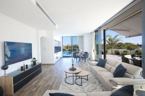 Villa, 3 Bedrooms, Private Pool, Garden View | Living area