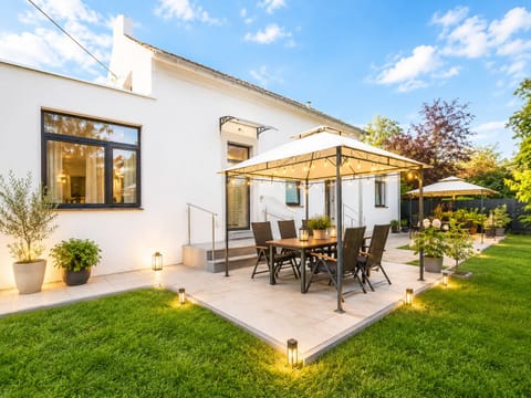 Comfort Studio, Courtyard View | Terrace/patio