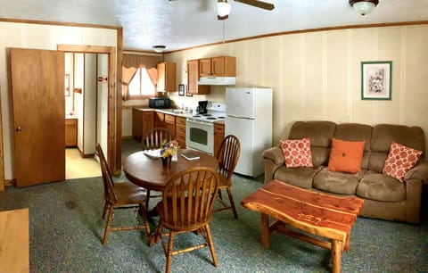 Deluxe Suite | Living area | 32-inch Smart TV with digital channels, fireplace