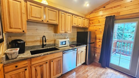 Riverfront Cottage | Private kitchen | Mini-fridge, microwave, stovetop, dishwasher