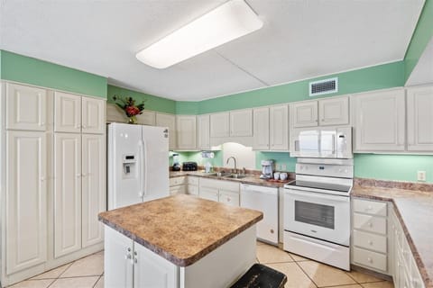 Condo, Multiple Beds (The Summit 1512) | Private kitchen | Oven, stovetop, dishwasher, cookware/dishes/utensils