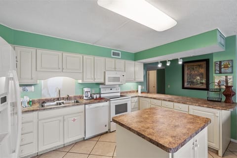 Condo, Multiple Beds (The Summit 1512) | Private kitchen | Oven, stovetop, dishwasher, cookware/dishes/utensils