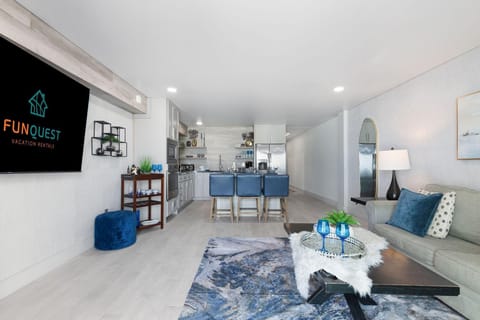 Condo, 1 King Bed with Sofa bed (The Summit 616) | Living area