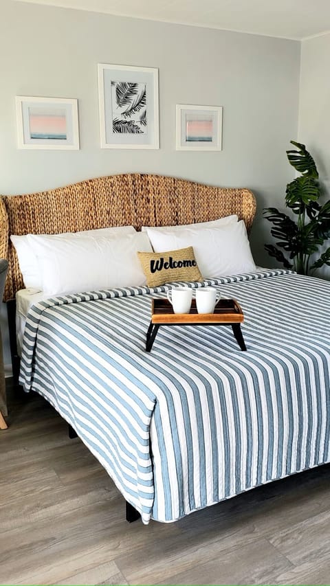 Deluxe Room | Individually furnished, iron/ironing board, free WiFi, bed sheets