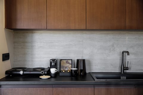 Grand Villa with Outdoor Hot Tub and Private Heated Pool | Room amenity