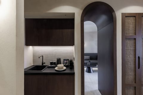 Lifestyle Suite with Private Heated Pool | Bathroom | Shower, rainfall showerhead, free toiletries, hair dryer