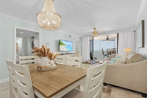 Condo, 2 Bedrooms | Dining