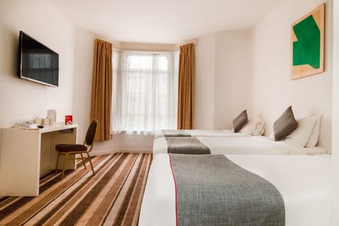 Standard Triple Room, Multiple Beds | Desk, free WiFi, bed sheets