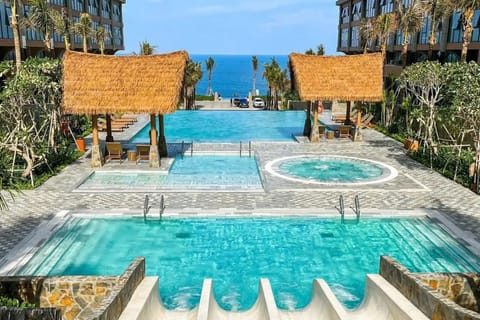 4 outdoor pools, pool umbrellas, sun loungers