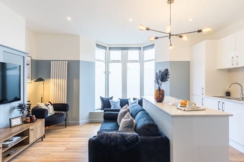 Classic Apartment, City View | Living area | 55-inch flat-screen TV with digital channels, streaming services