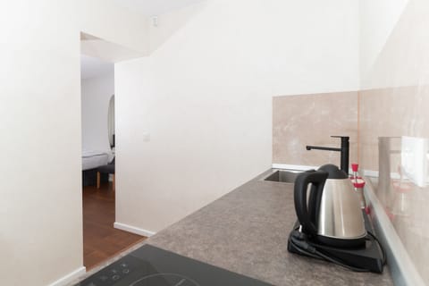 Family Studio | Free WiFi, bed sheets