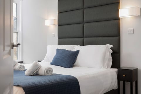 3 bedrooms, Egyptian cotton sheets, premium bedding