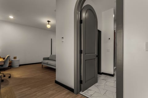 Deluxe Room, 1 King Bed | Hypo-allergenic bedding, minibar, in-room safe, desk