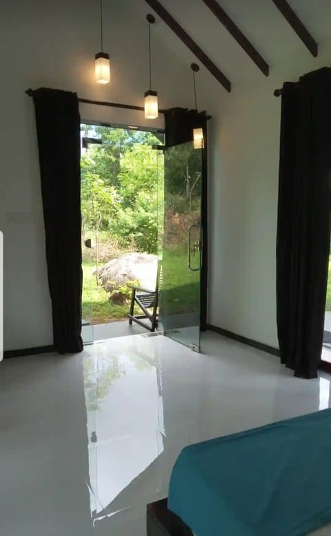 Room | Desk, iron/ironing board, free WiFi