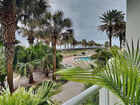 Condo (3 Bedrooms) | Front of property