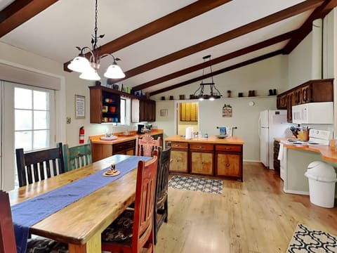 House (3 Bedrooms) | Property amenity