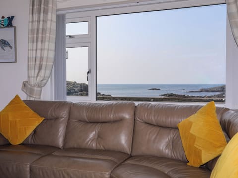 Cottage | Living area