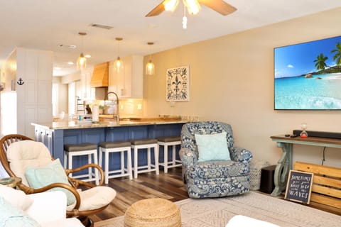 House, Multiple Beds (The Blue Pearl) | Living area