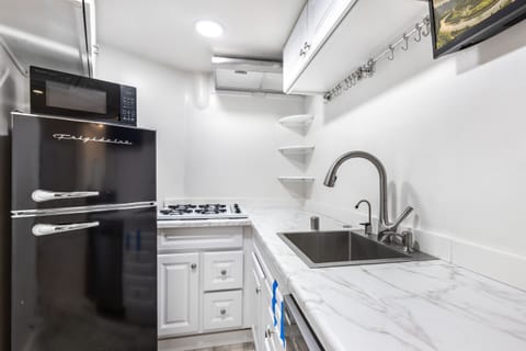 Luxury House, Multiple Beds, Pool Access, Pool View (Rising Glen) | Private kitchen | Fridge, microwave