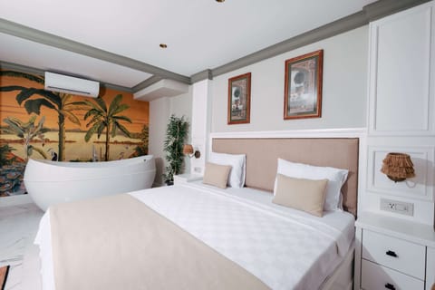 Deluxe Room, Hot Tub, Pool View | Minibar, in-room safe, free WiFi, bed sheets