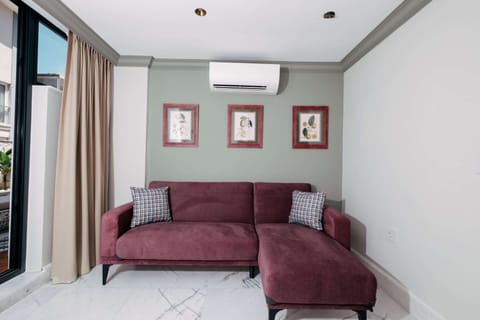 Deluxe Room, Hot Tub, Pool View | Minibar, in-room safe, free WiFi, bed sheets