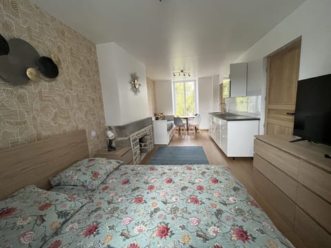 Studio | Blackout drapes, iron/ironing board, free WiFi