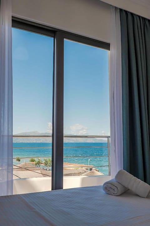 Quadruple Room, Sea View | Soundproofing, free WiFi, bed sheets
