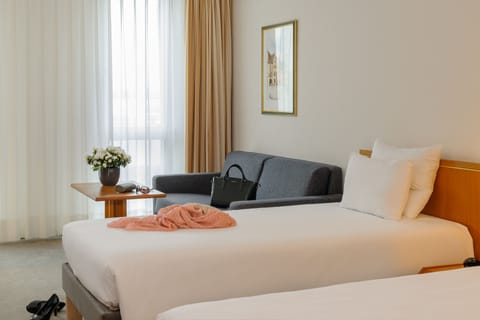 Hypo-allergenic bedding, minibar, desk, blackout drapes