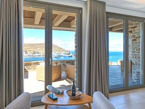 King Suite with Sea View and Hot Tub | Premium bedding, minibar, in-room safe, soundproofing