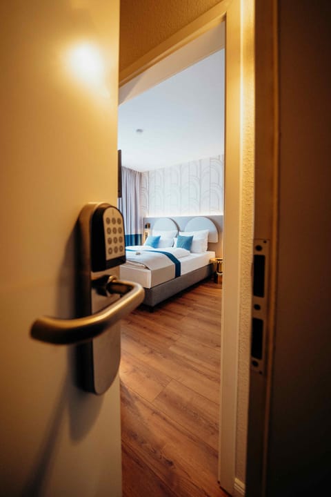 Deluxe Double Room | In-room safe, soundproofing, iron/ironing board, free WiFi