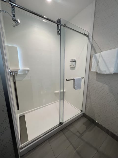 Shower, hydromassage showerhead, hair dryer, towels