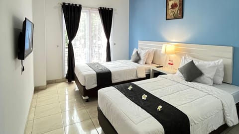 Desk, free WiFi, bed sheets