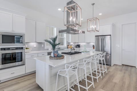 House (4 Bedrooms) | Exterior