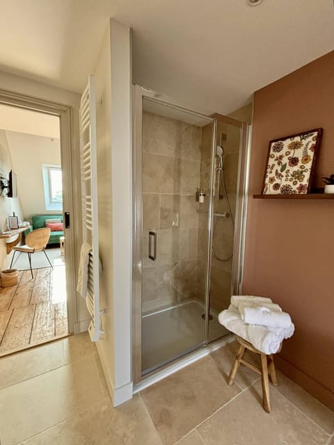 Standard Triple Room, Multiple Beds, Private Bathroom, Garden View | Bathroom | Shower, free toiletries, hair dryer, towels