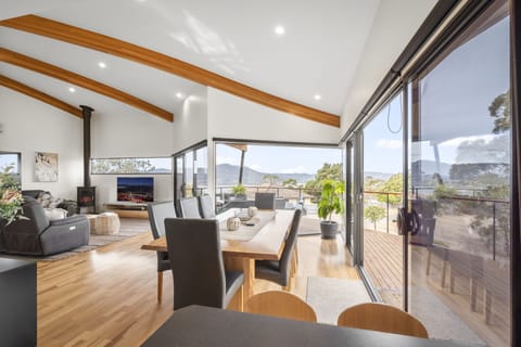 Deluxe House, Mountain View | 4 bedrooms, individually decorated, individually furnished, desk