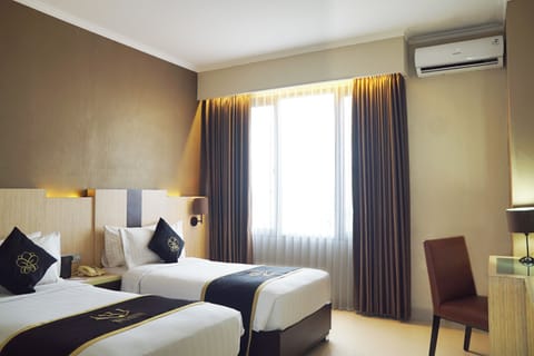 Deluxe Twin Room | In-room safe, desk, rollaway beds (surcharge), WiFi (free)