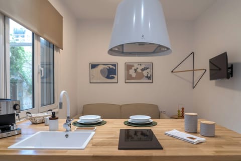 OAK TREE | Private kitchen | Fridge, oven, stovetop, espresso maker