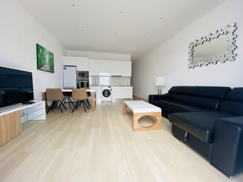 CATEGORY B -. 2 BEDROOMS 2 BATHROOMS | Living area