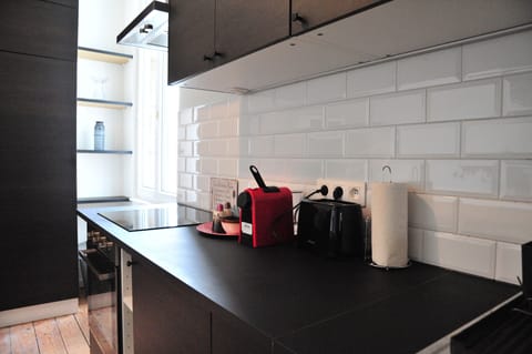 Family Apartment, Courtyard View | Private kitchen | Full-size fridge, microwave, oven, stovetop