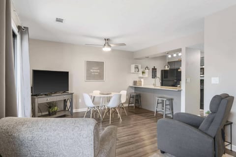 Condo, 1 King Bed with Sofa bed, Balcony, Golf View (Honey Hill) | Living area | 42-inch flat-screen TV with digital channels