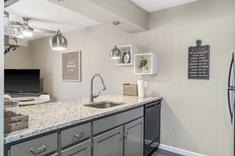 Condo, 1 King Bed with Sofa bed, Balcony, Golf View (Honey Hill) | Interior