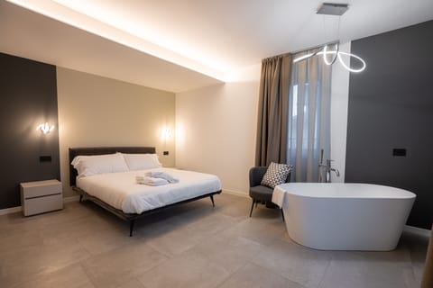 Deluxe Room, Bathtub, Mountain View | Down comforters, free minibar, in-room safe, desk