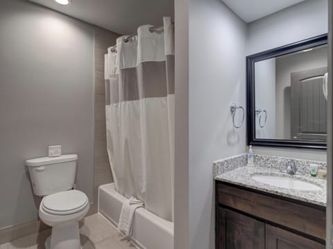 Apartment, 2 Bedrooms, Kitchen | Bathroom | Towels