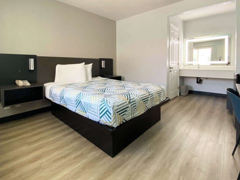 Laptop workspace, free WiFi, bed sheets