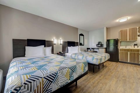 Iron/ironing board, Internet, bed sheets, alarm clocks