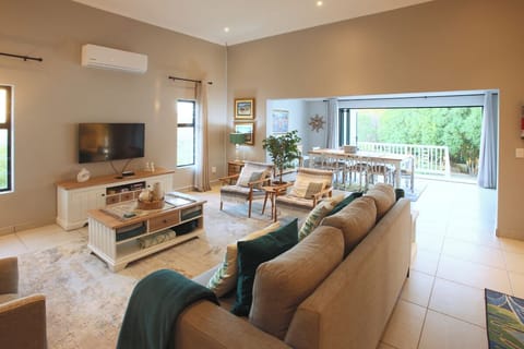 42-inch flat-screen TV with satellite channels, fireplace