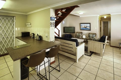 Comfort House | Private kitchen | Full-size fridge, microwave, oven, stovetop